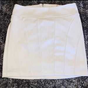 White Guess Skirt! ✨